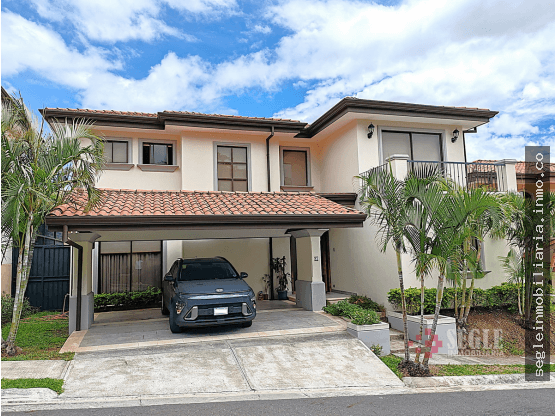 House at Condominio Loma Real