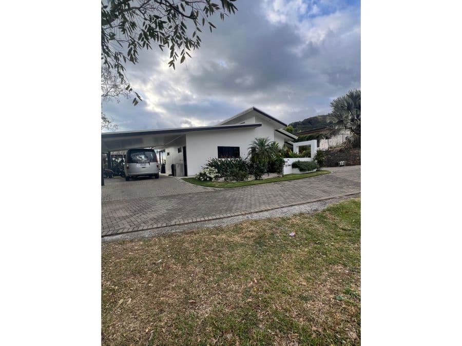 Un Refugio de Lujo Exclusivo con Vistas Panorámicas al Océano Pacífico