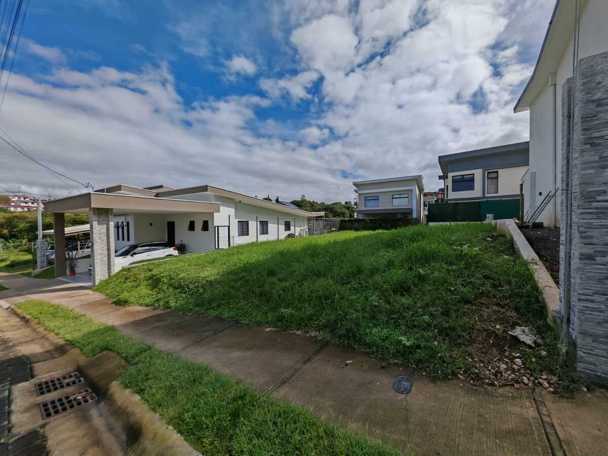 Land at Mata de Plátano