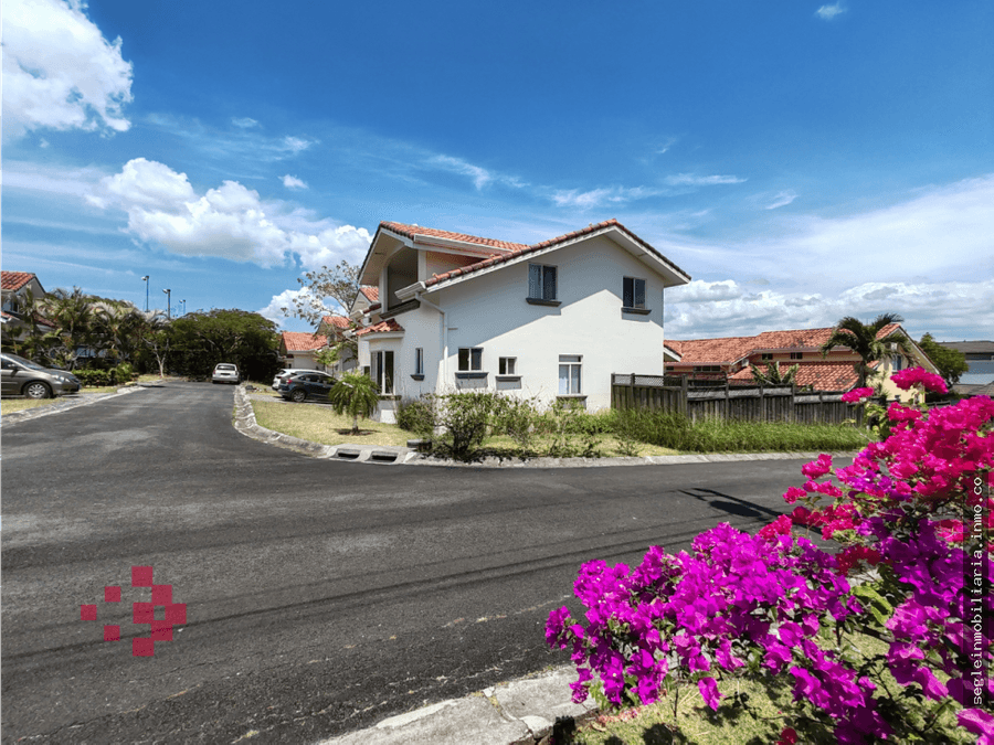 Casa en Condominio Las Pampas