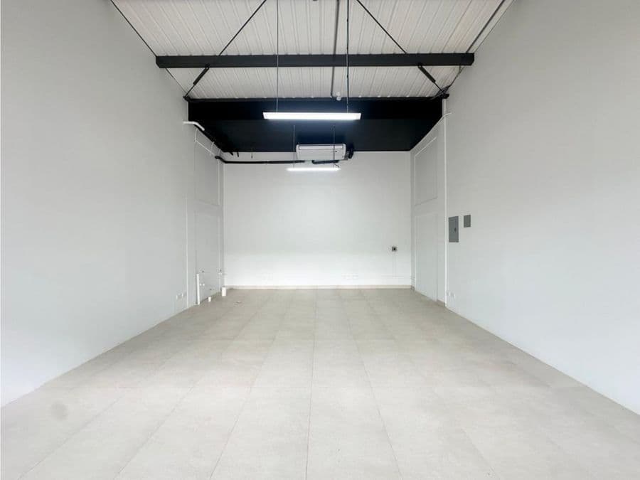 Comercial en Condominio Torres del Mar