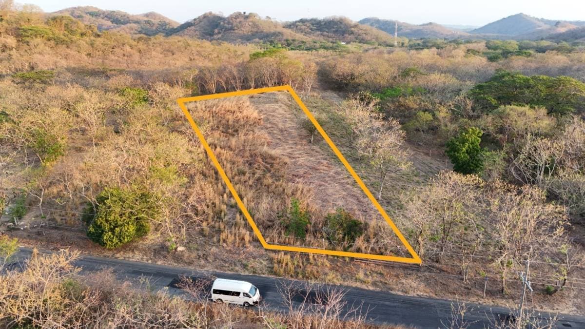 Land at La Cruz