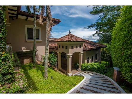 Casa en Residencial Villa Real
