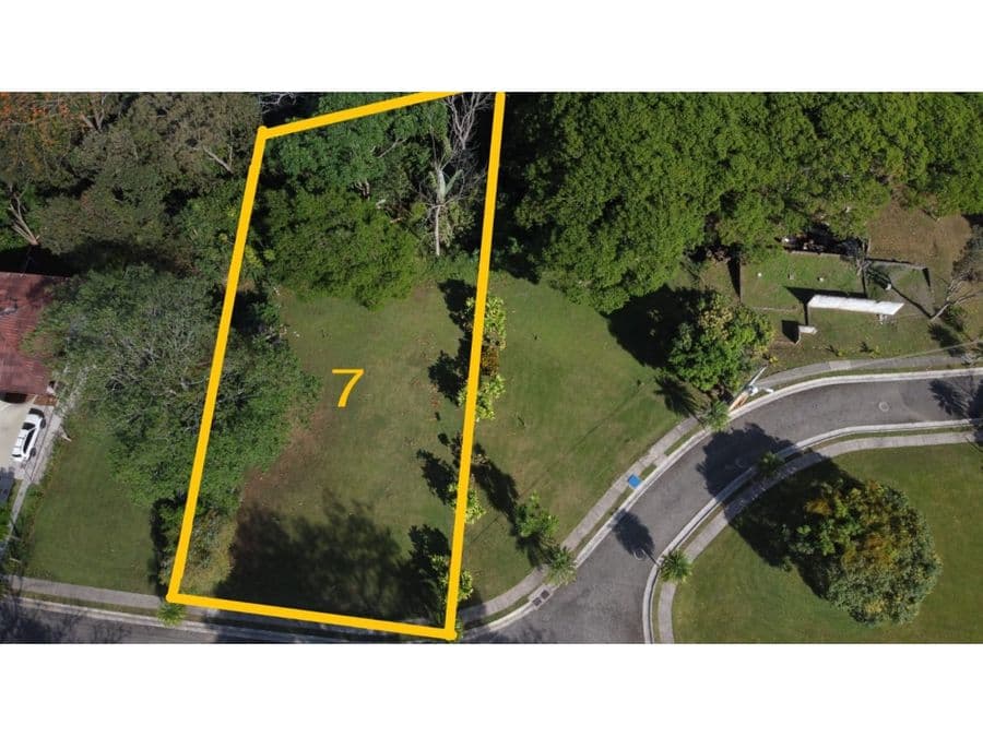 Terreno en Plantation Estates