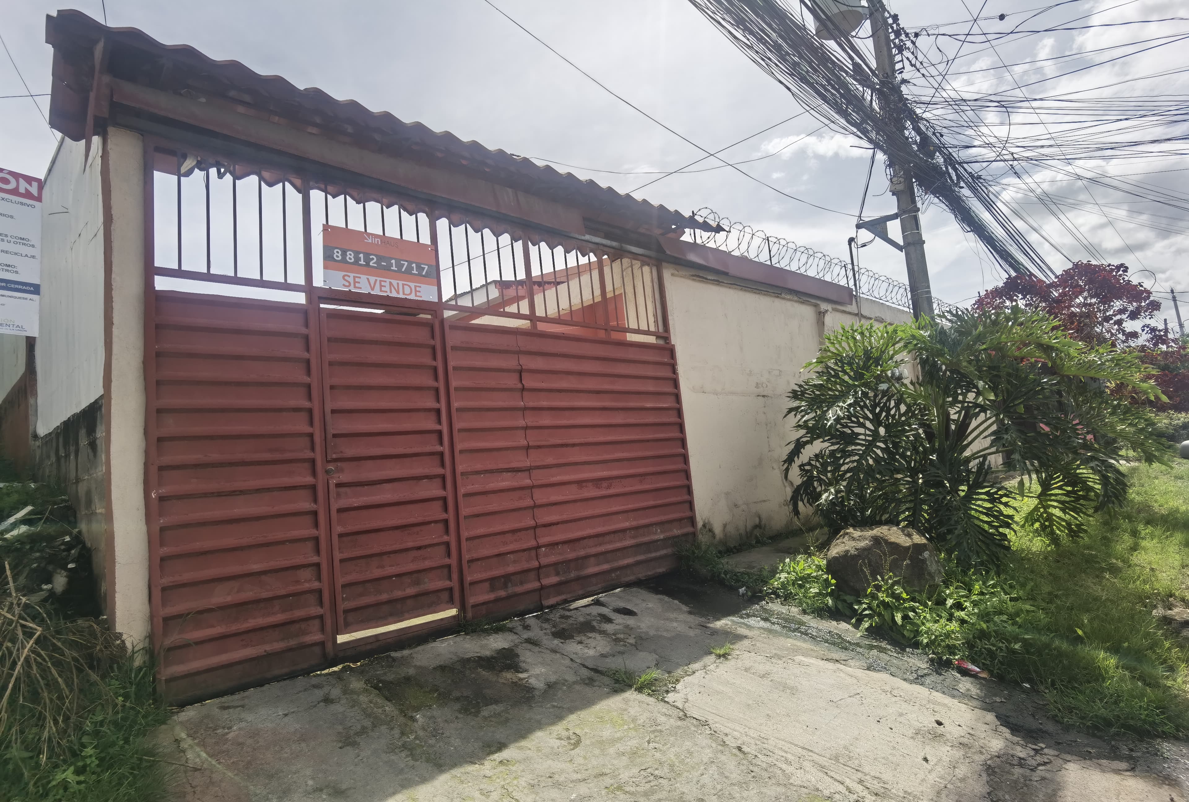 Venta de terreno con 5 apartamentos para inversión San Diego - La Unión