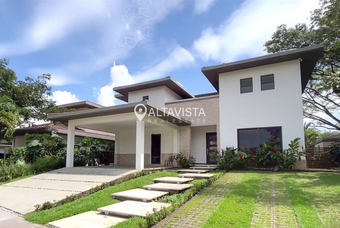 House at Condominio Nya