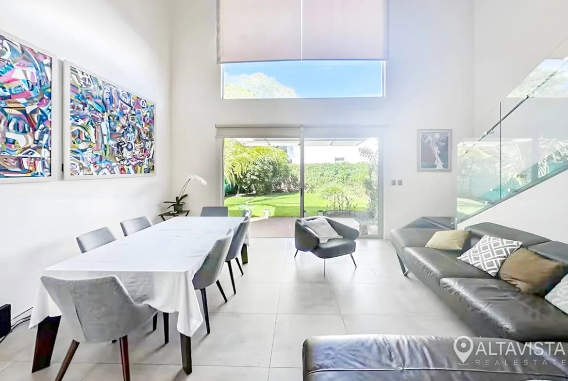 Casa en Lindora Place