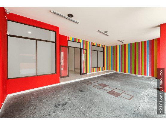 Edificio en Aguacaliente