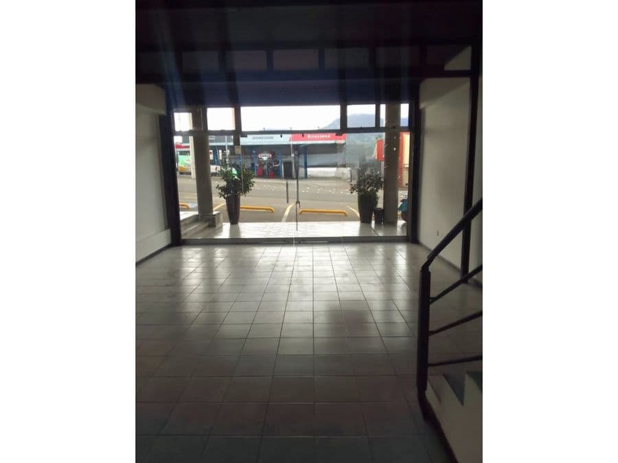 Comercial en Mata Redonda