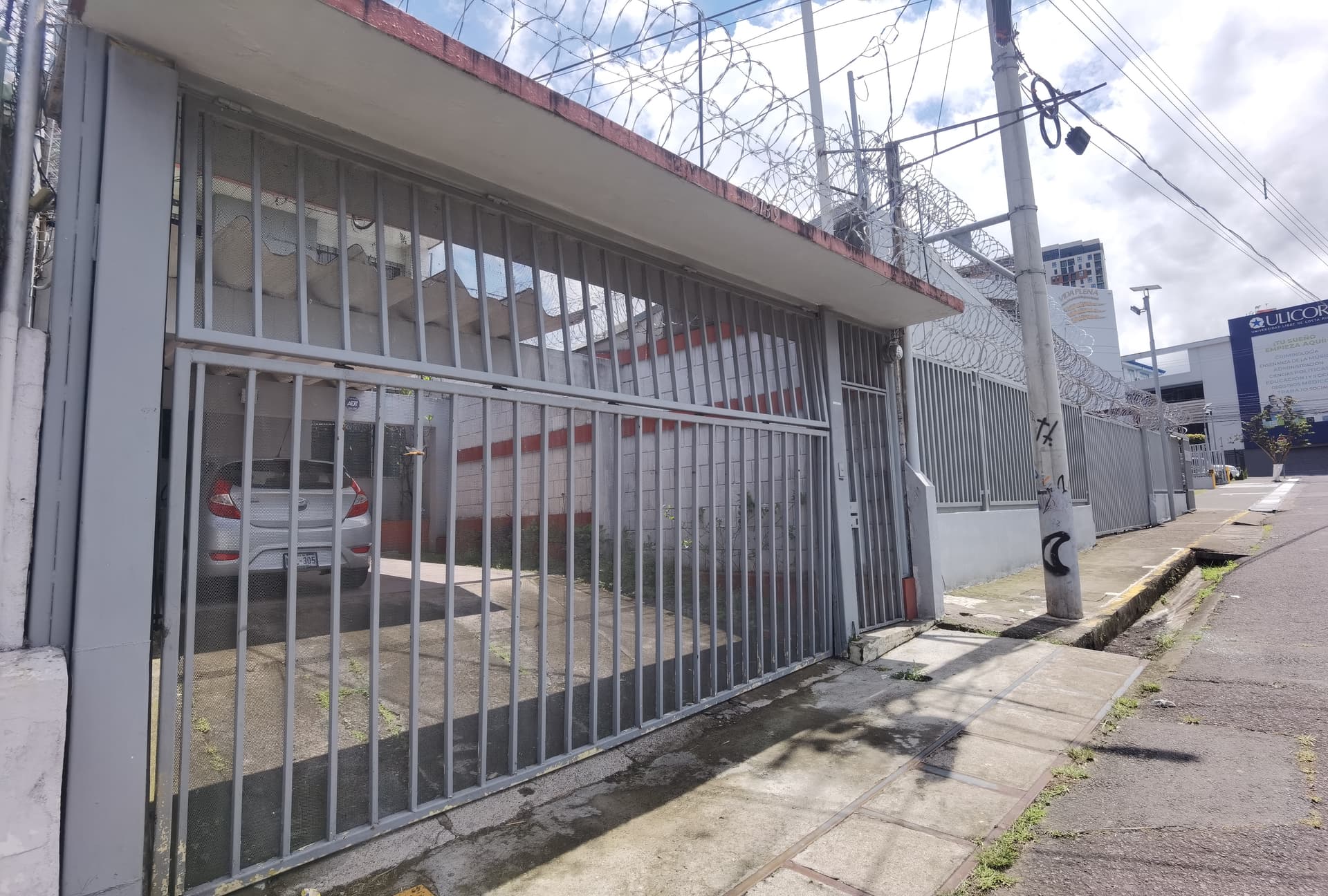 Commercial at El Carmen