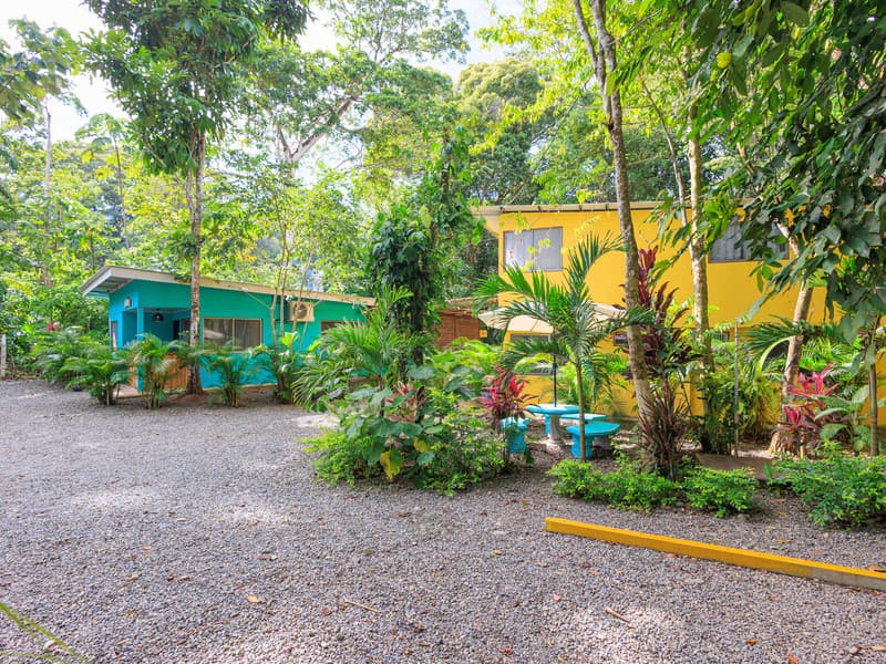 Commercial at Limón