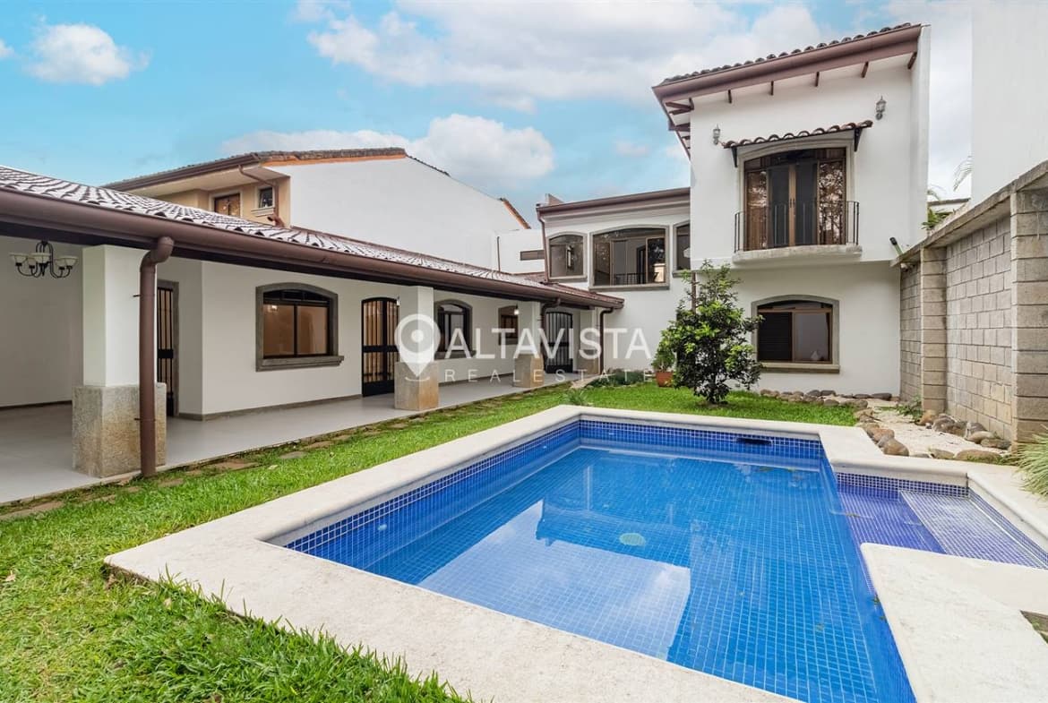 Casa en Condominio Vía Cipres