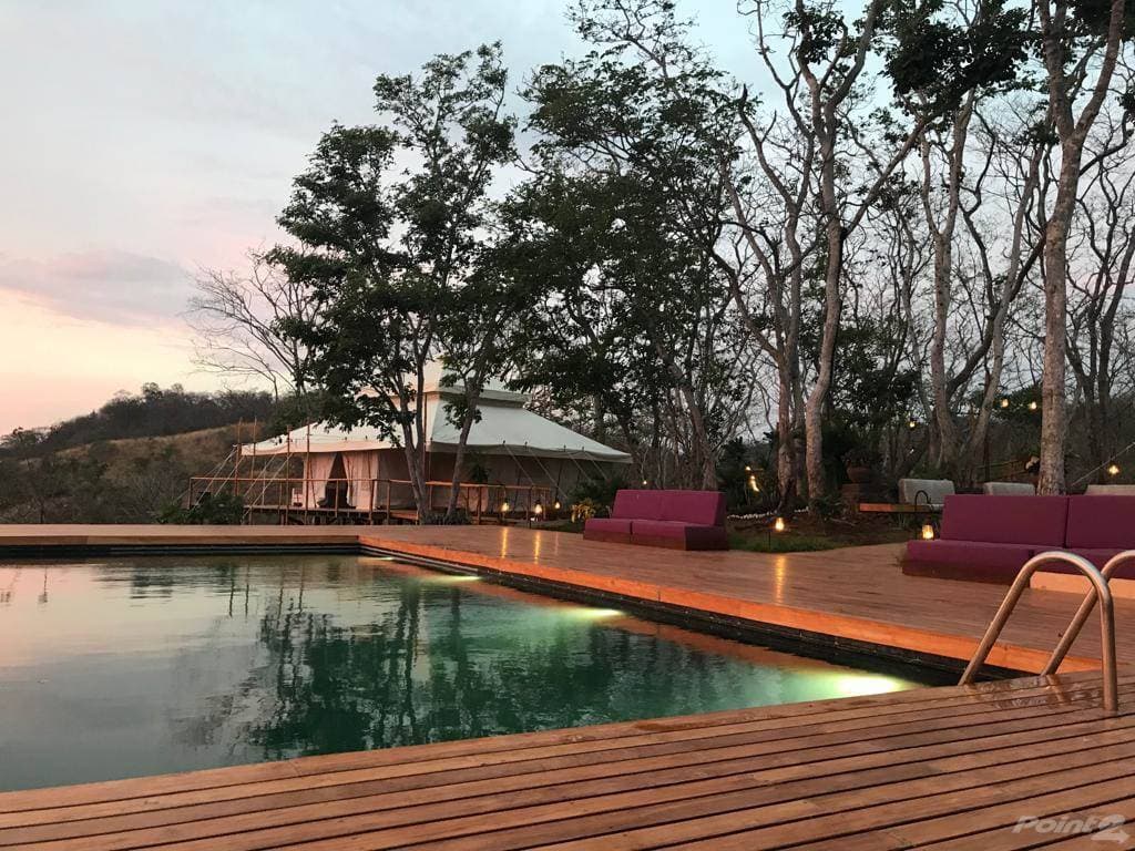 Hotel en Veintisiete de Abril