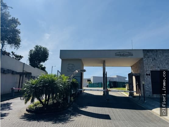 Terreno en Condominio Santa Emilia