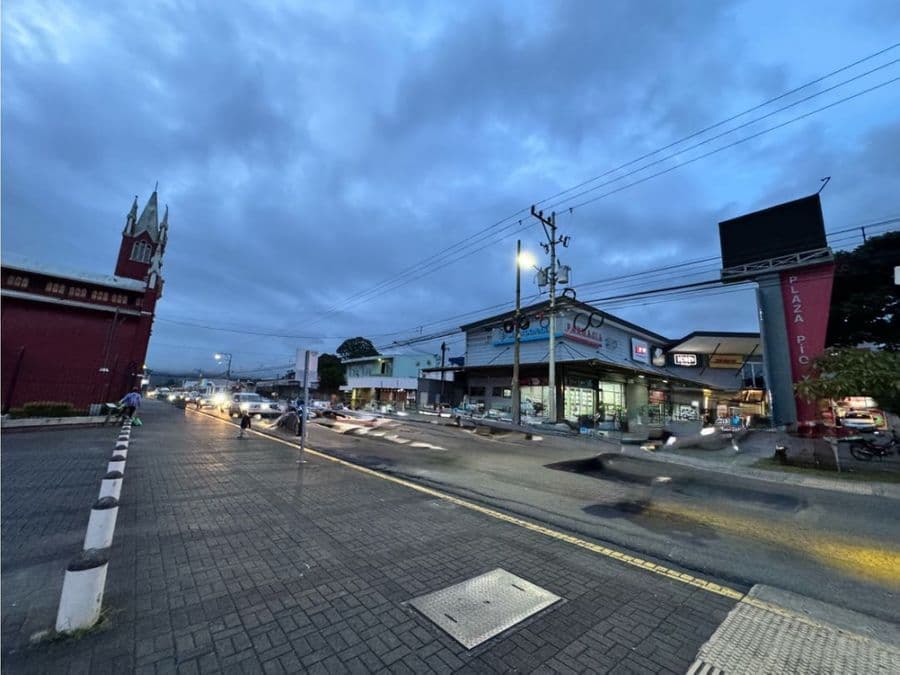 Comercial en Occidental