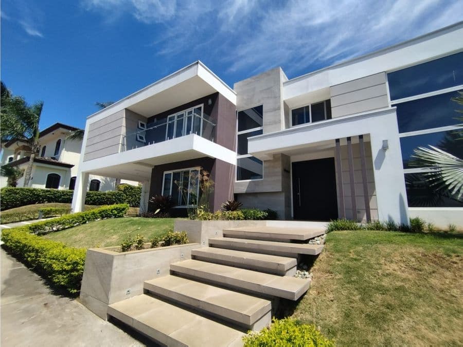 Propiedad en Condominio La Riviera
