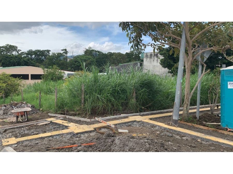 Land at San José