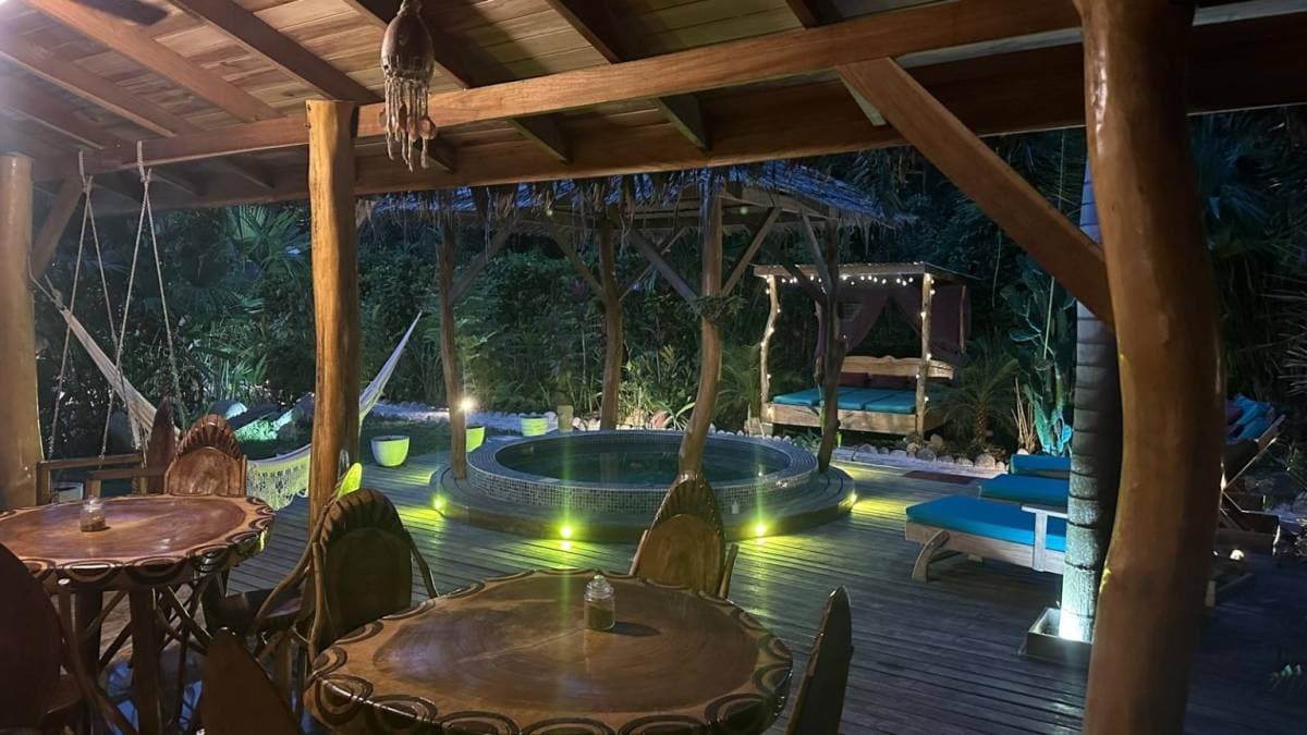 Hotel at Cahuita Playa Negra