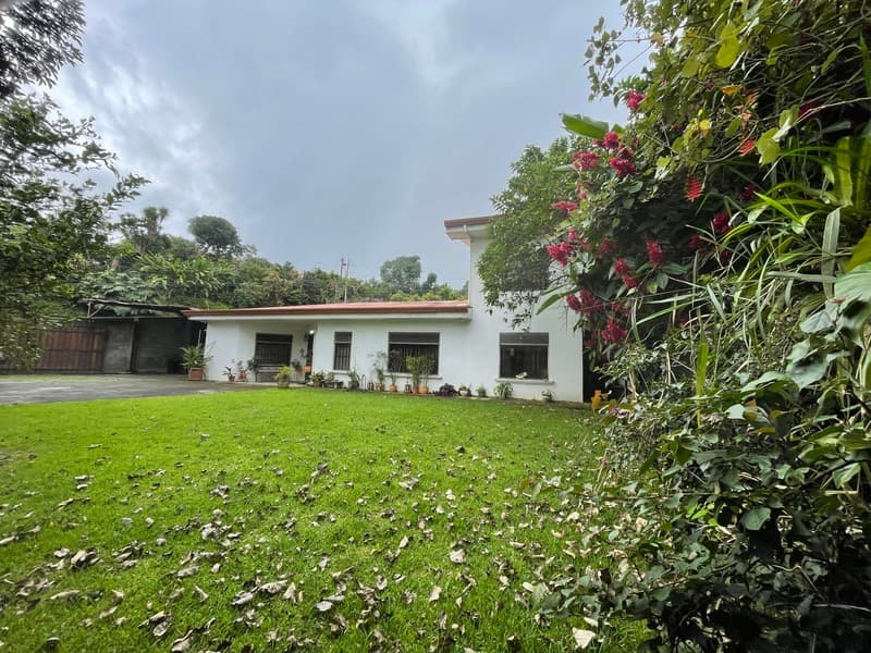 Comercial en Mercedes