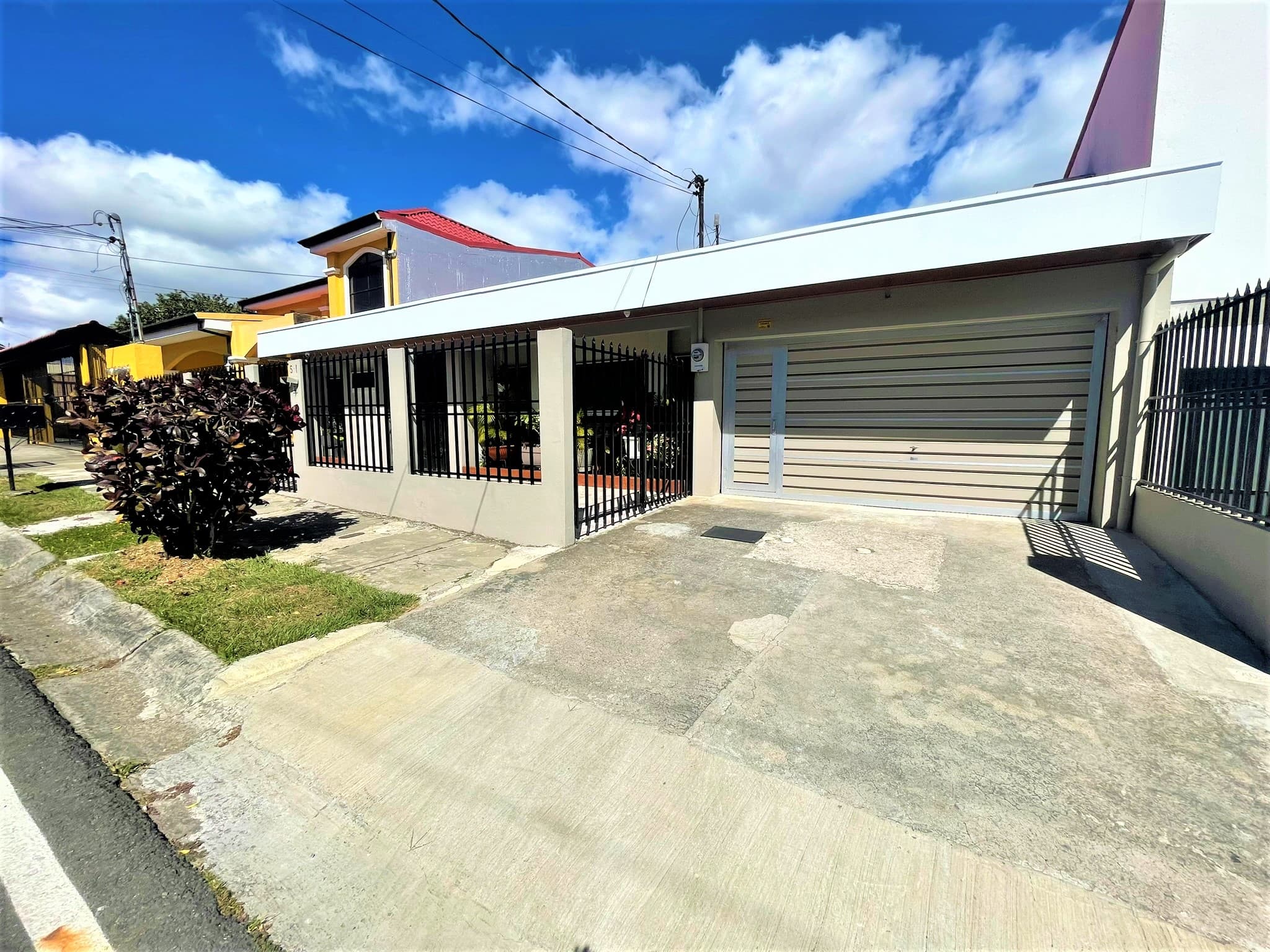 Propiedad en Residencial Lomas de Ayarco