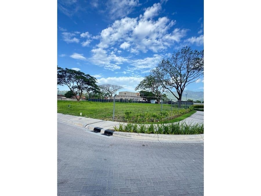 Terreno en Latitud Lindora