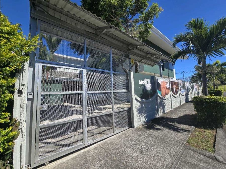 Comercial en San Joaquín