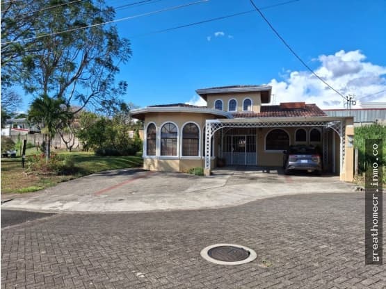Casa en Altos de Montenegro