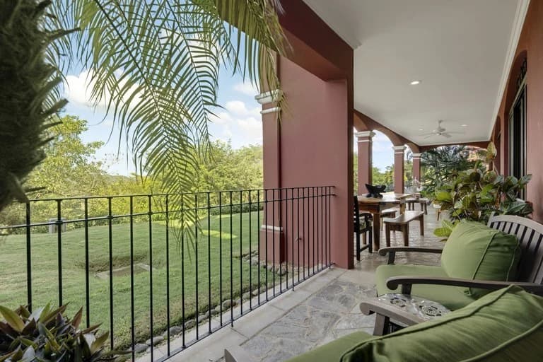 Propiedad en Bougainvillea Condo Complex