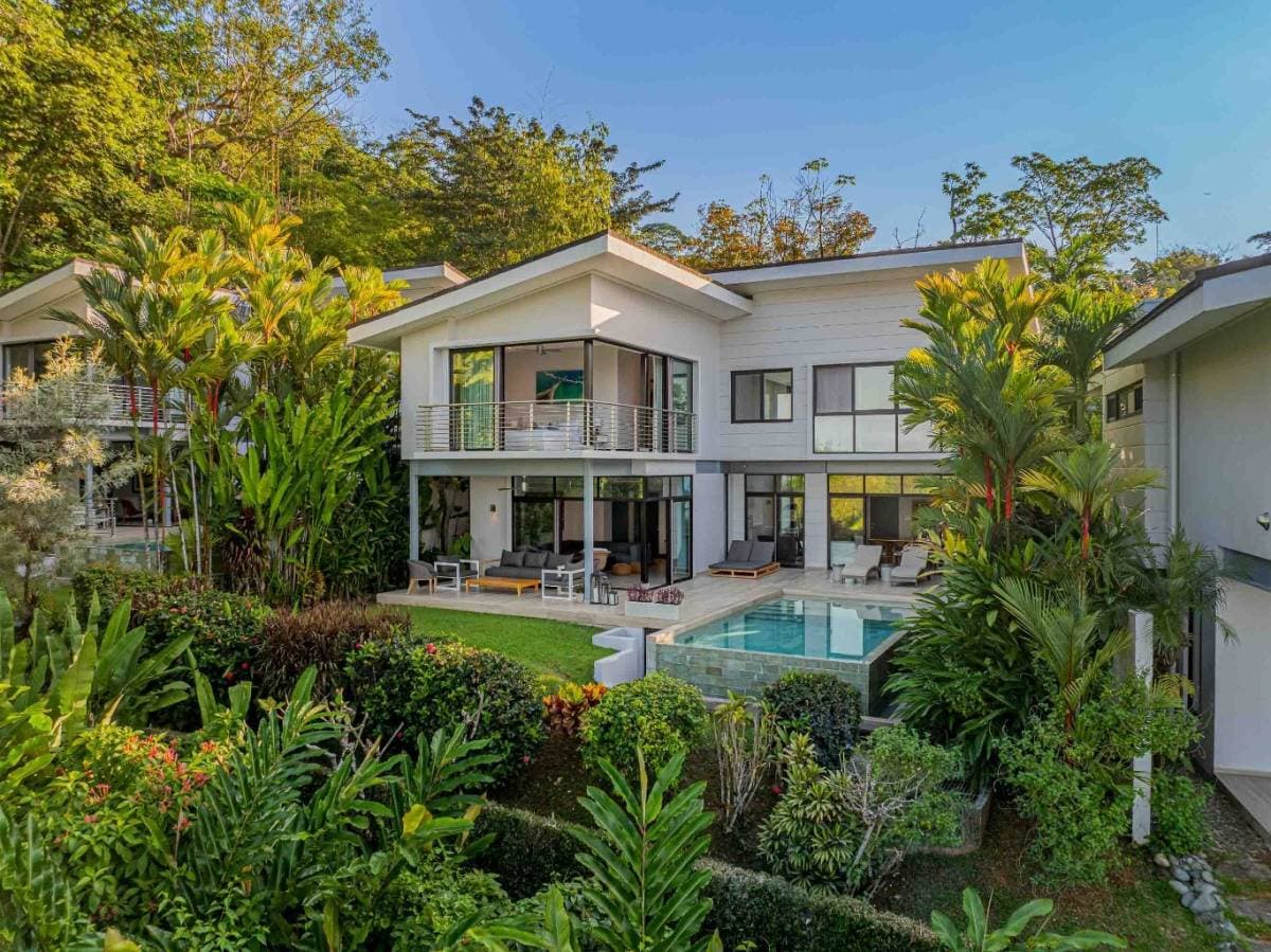 Property at Escaleras