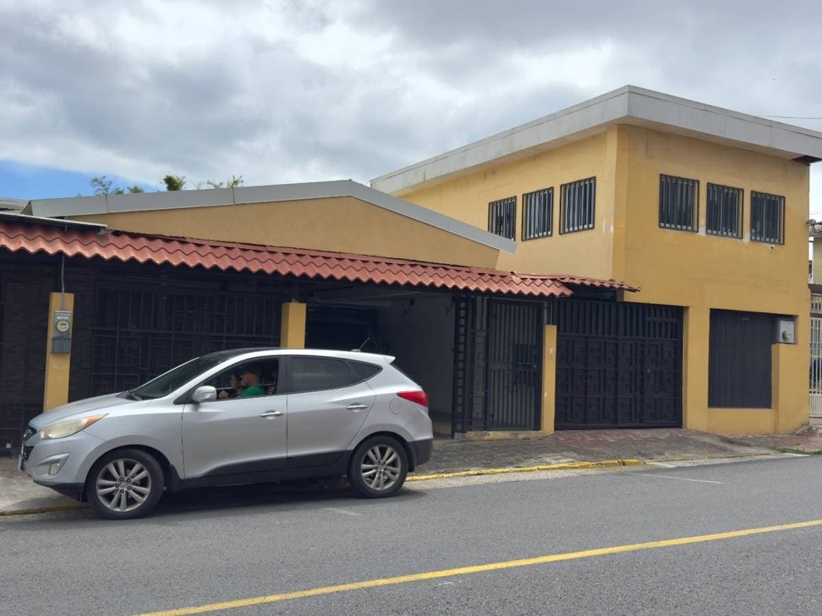 Comercial en Escalante