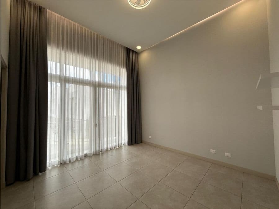 Casa en Condominio Guachipelín 3-10