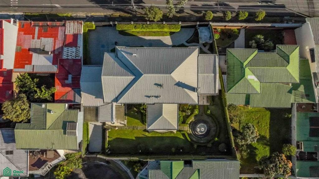 Commercial at San Pedro