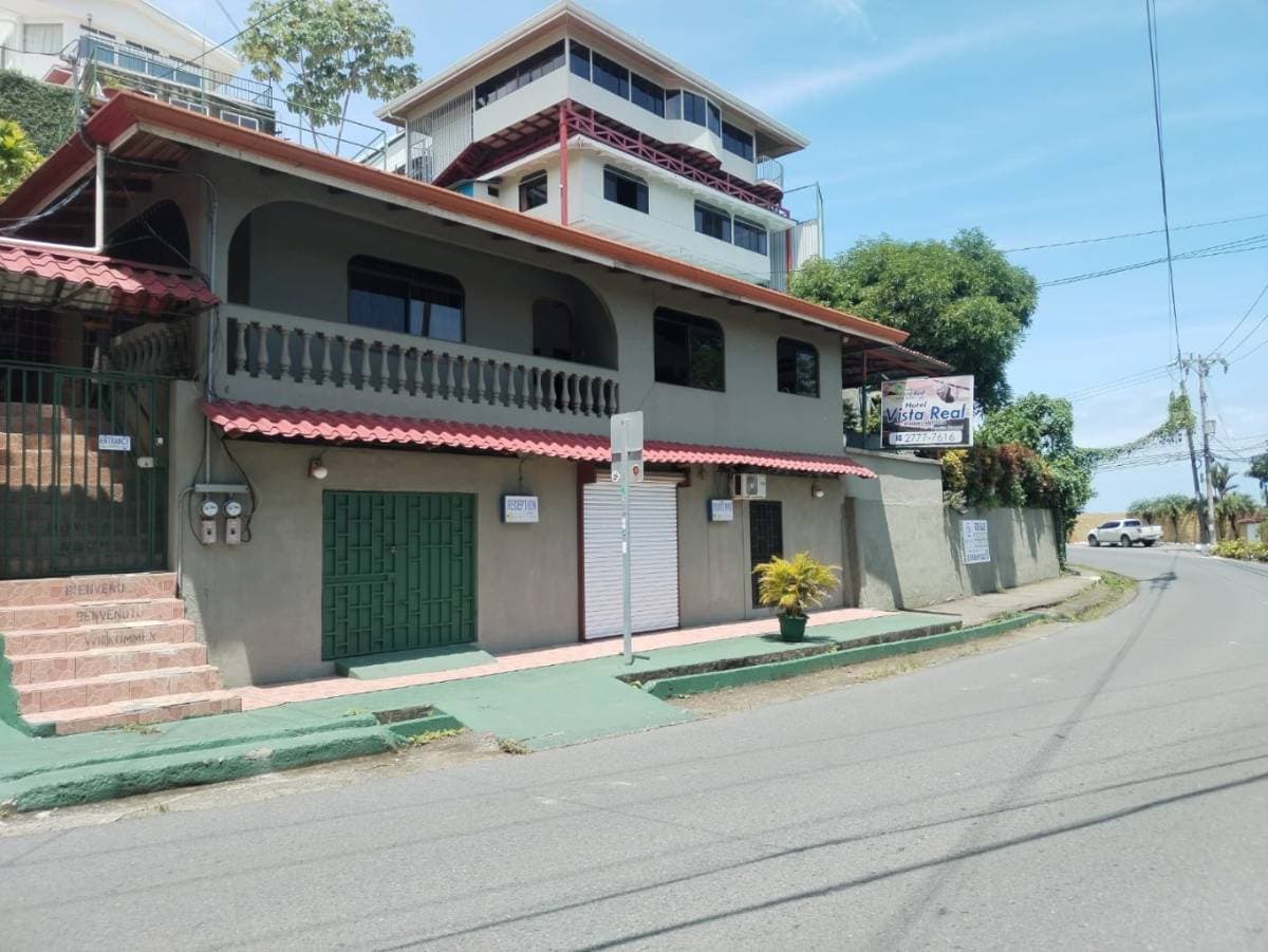 Commercial at Manuel Antonio