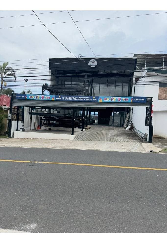 Commercial at Trejos Montealegre