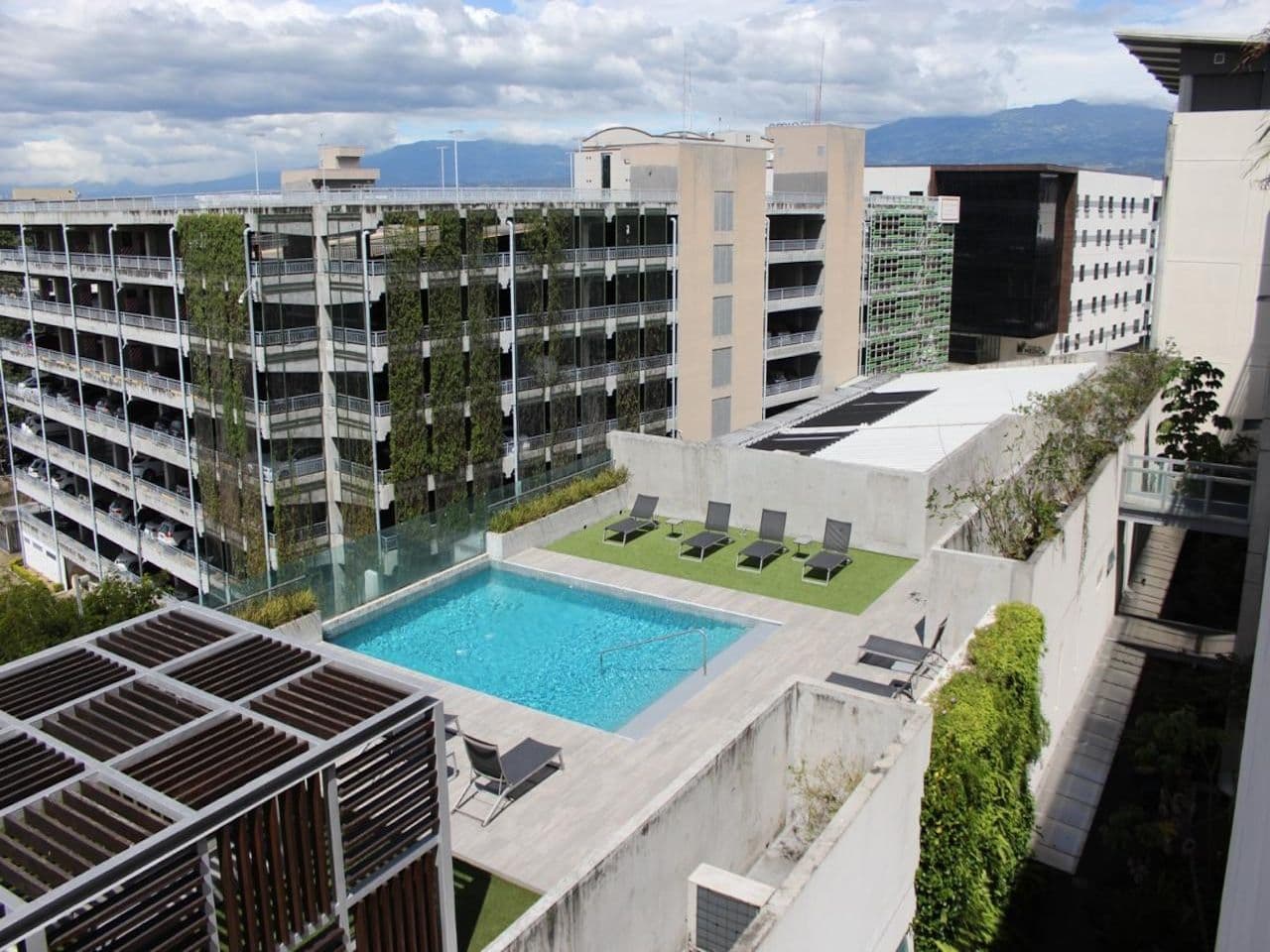 ALQUILER DE ESTUDIO AMUEBLADO Y EQUIPADO EN AVENIDA ESCAZU