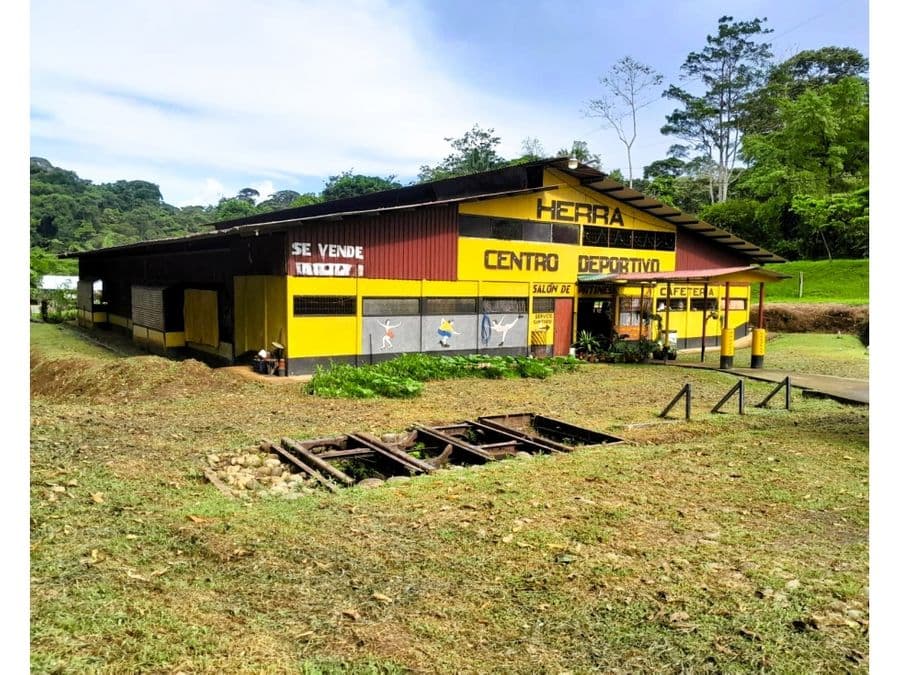 Building at La Virgen