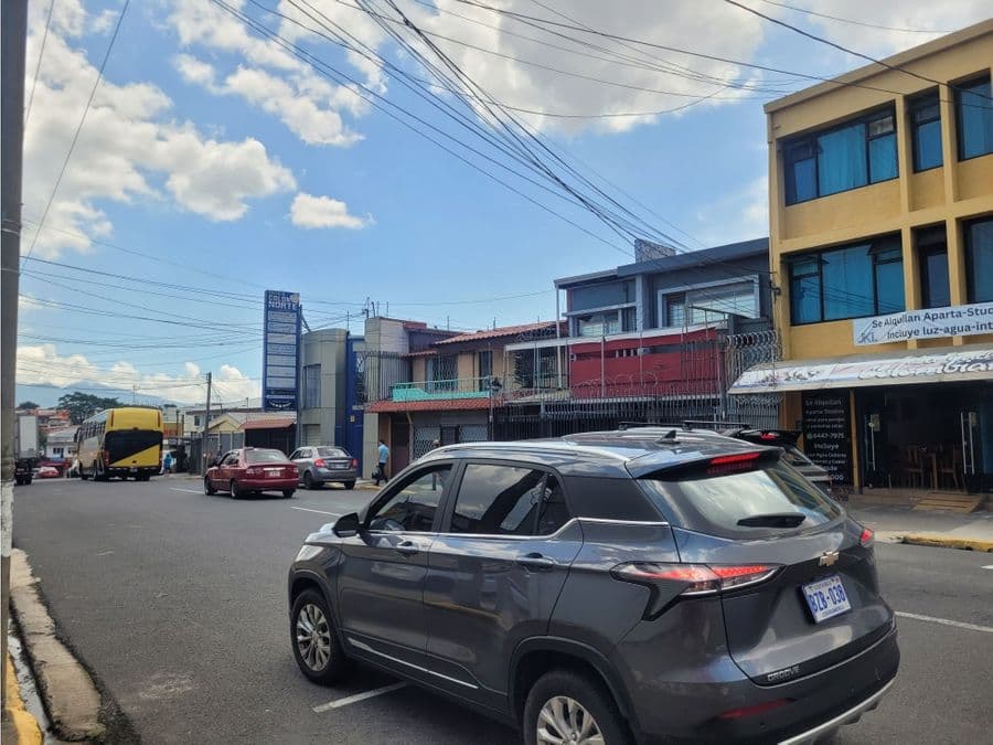 Commercial at Colón