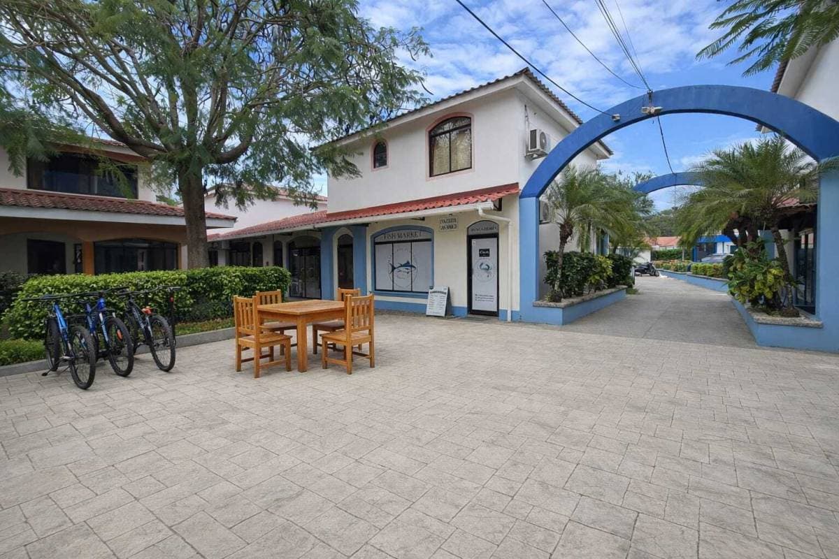 Comercial en Santa Cruz