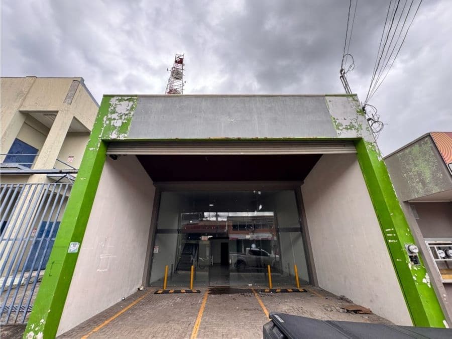 Comercial en Espíritu Santo