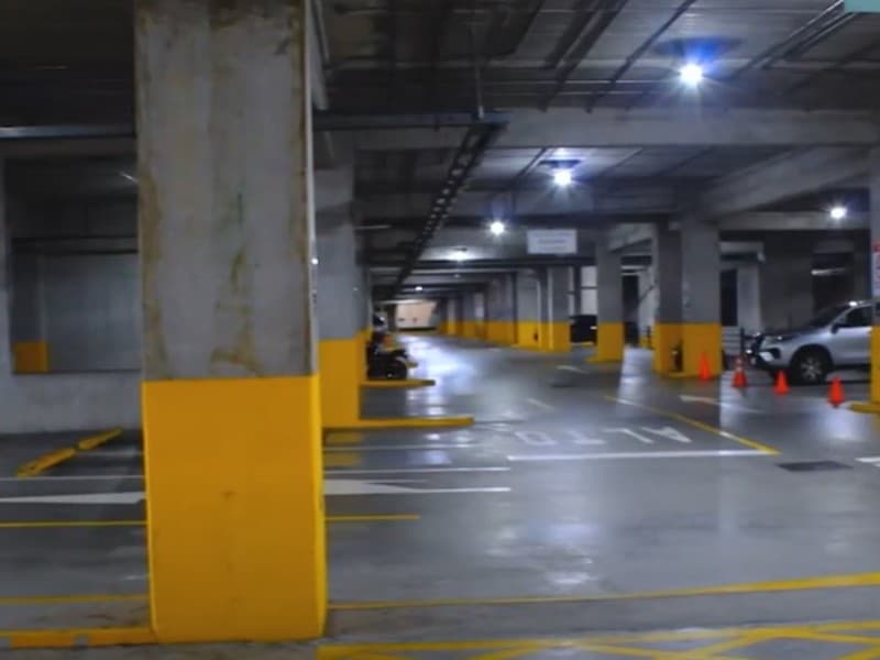 Comercial en Tres Equis