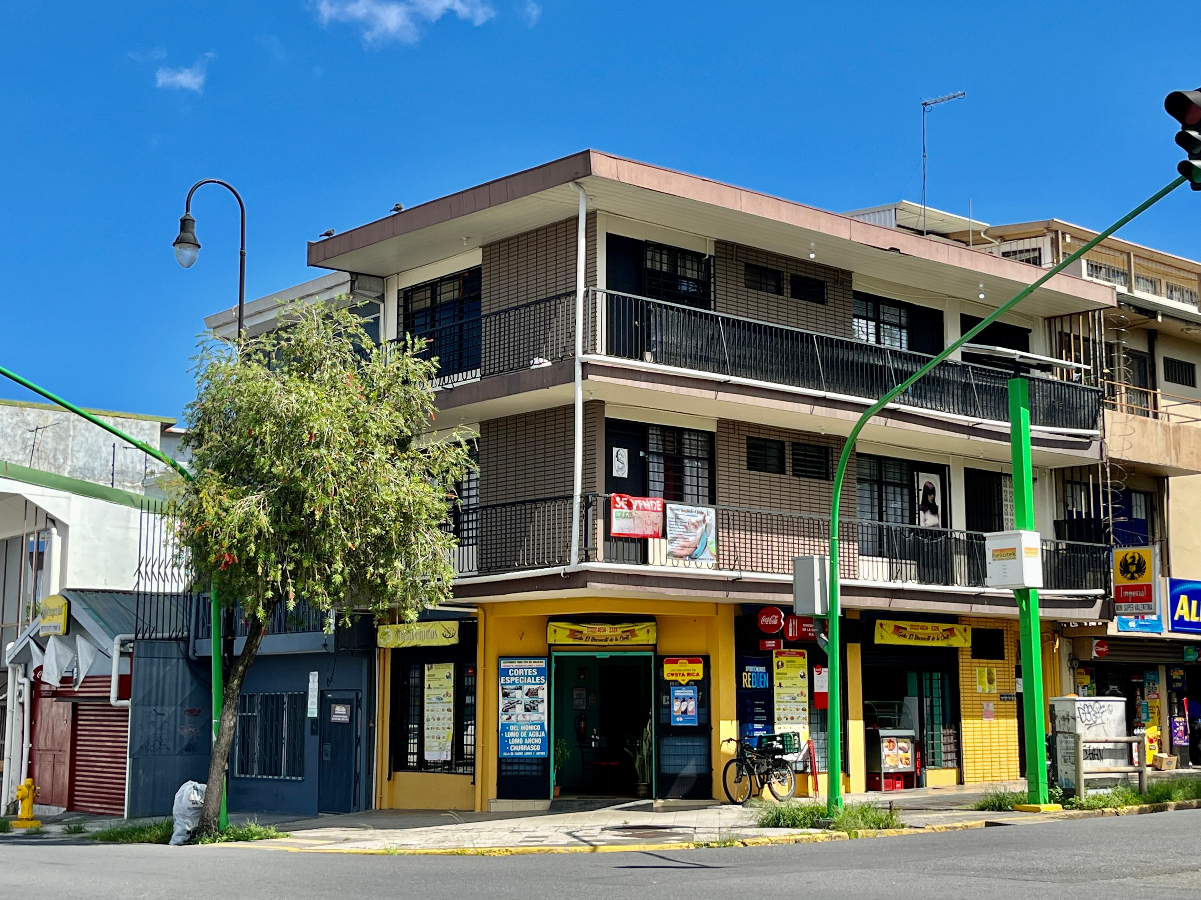 Comercial en El Carmen