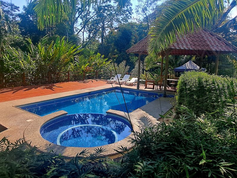 Comercial en Bahía Ballena