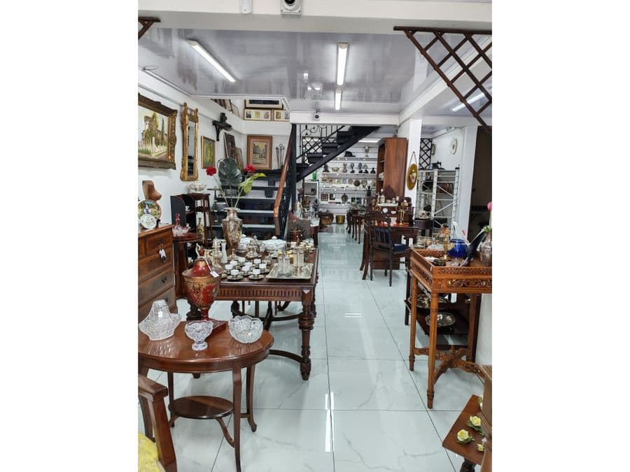 Commercial at Calle Blancos