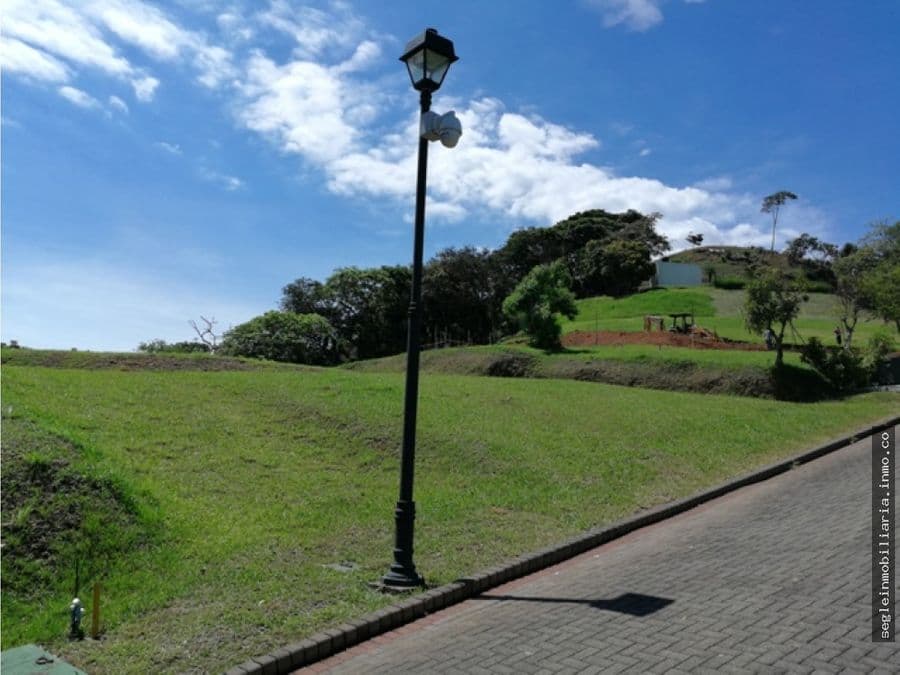 Terreno en Mora