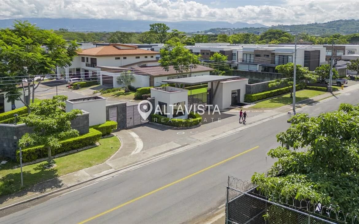 Land at Condominio Nya