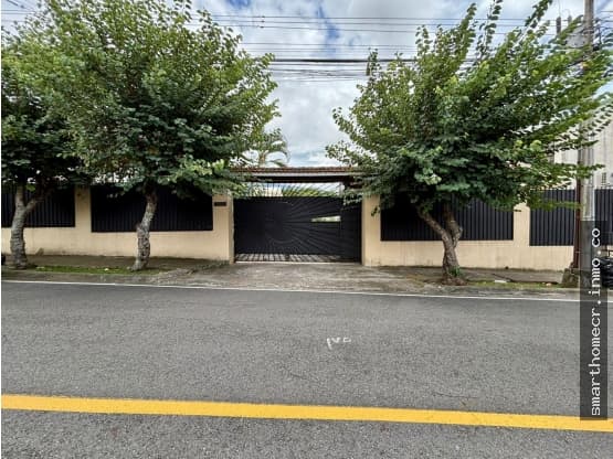 Casa en Trejos Montealegre