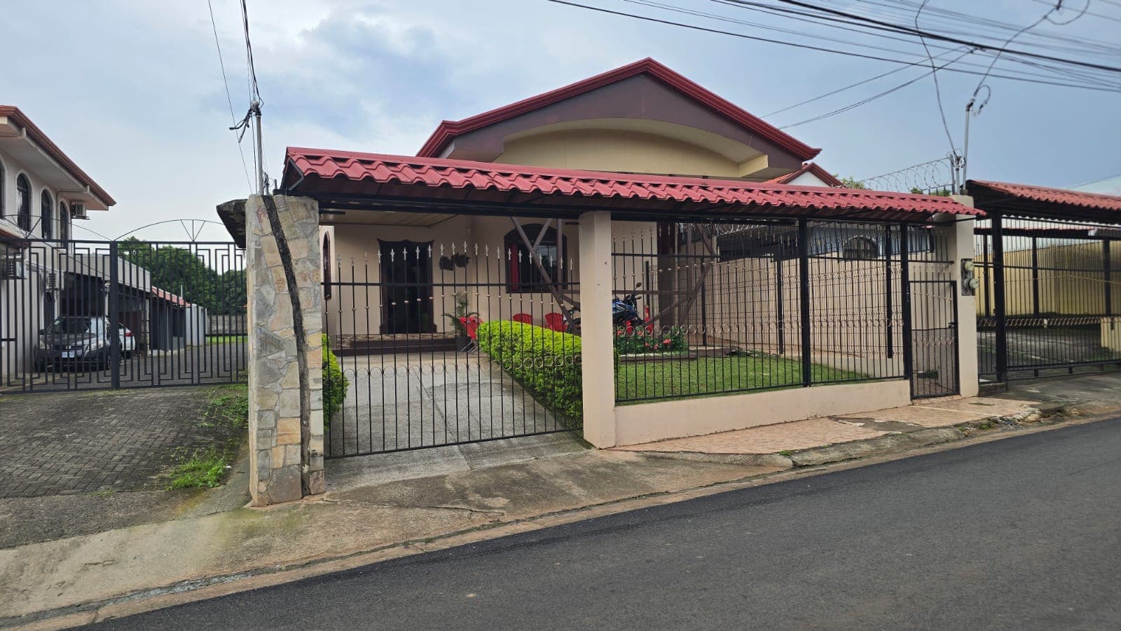 House at Residencial los Arcos