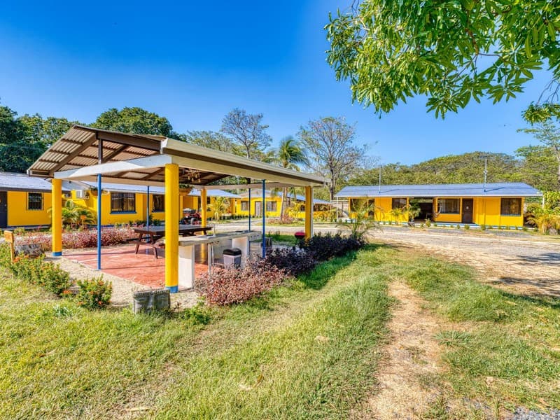 Comercial en Sardinal