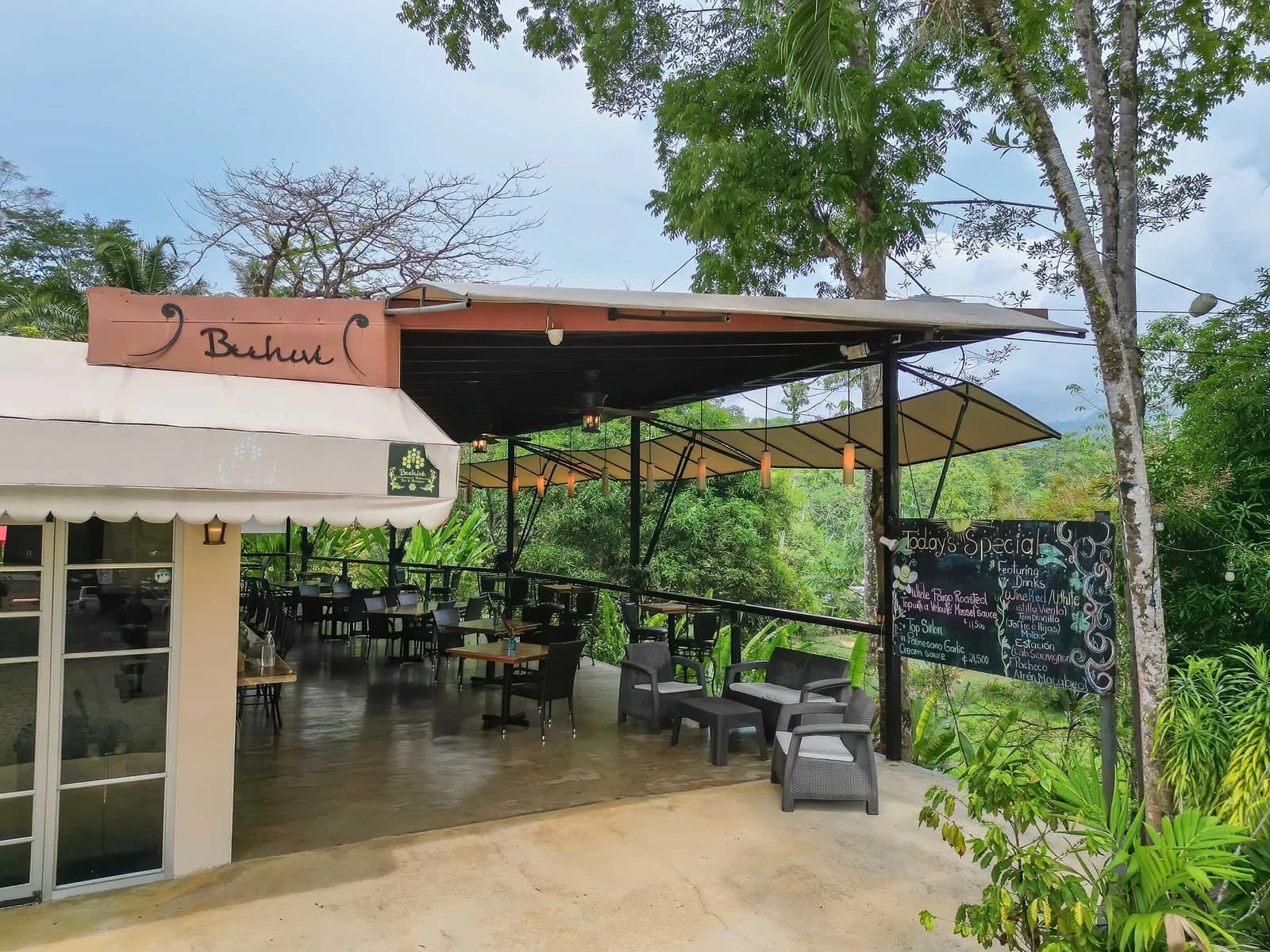 Comercial en Bahía Ballena