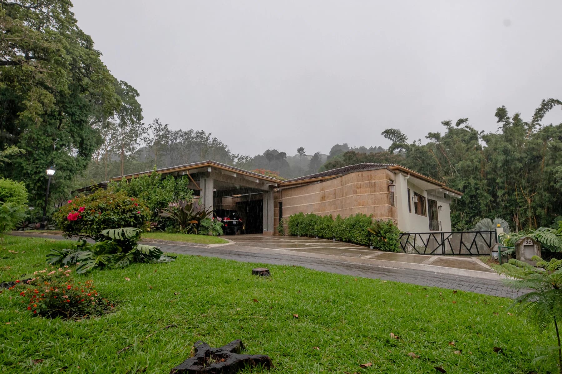 House at Guachipelín